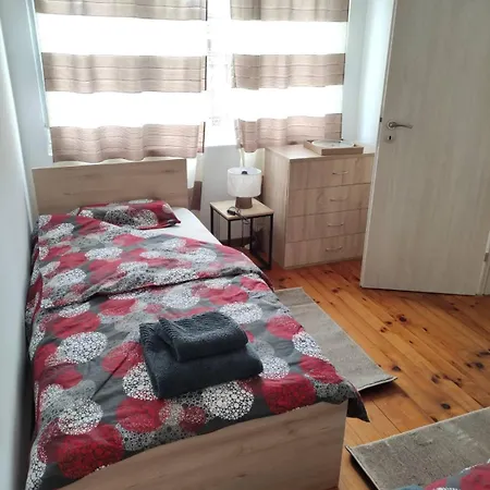 Rozi Apartment *